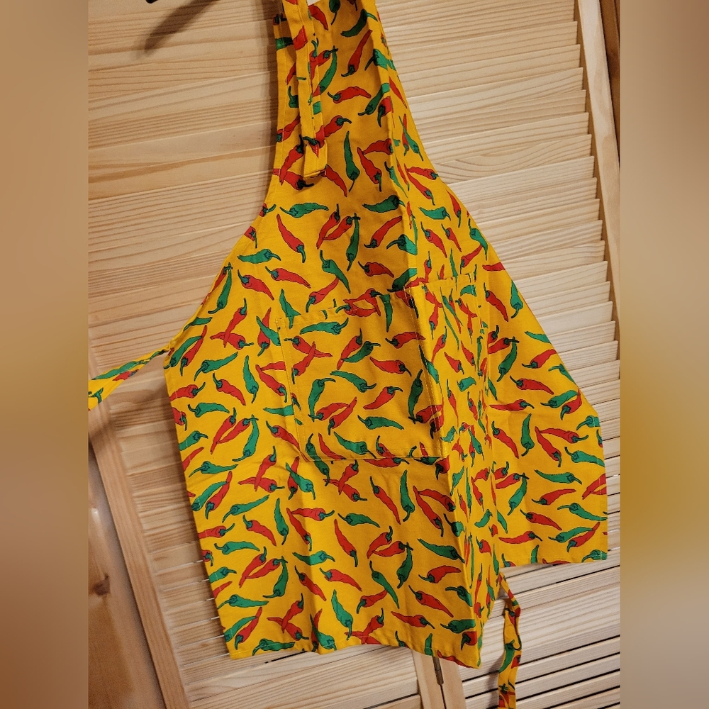 RED‎ YELLOW GREEN CHILI PEPPER COOKING APRON